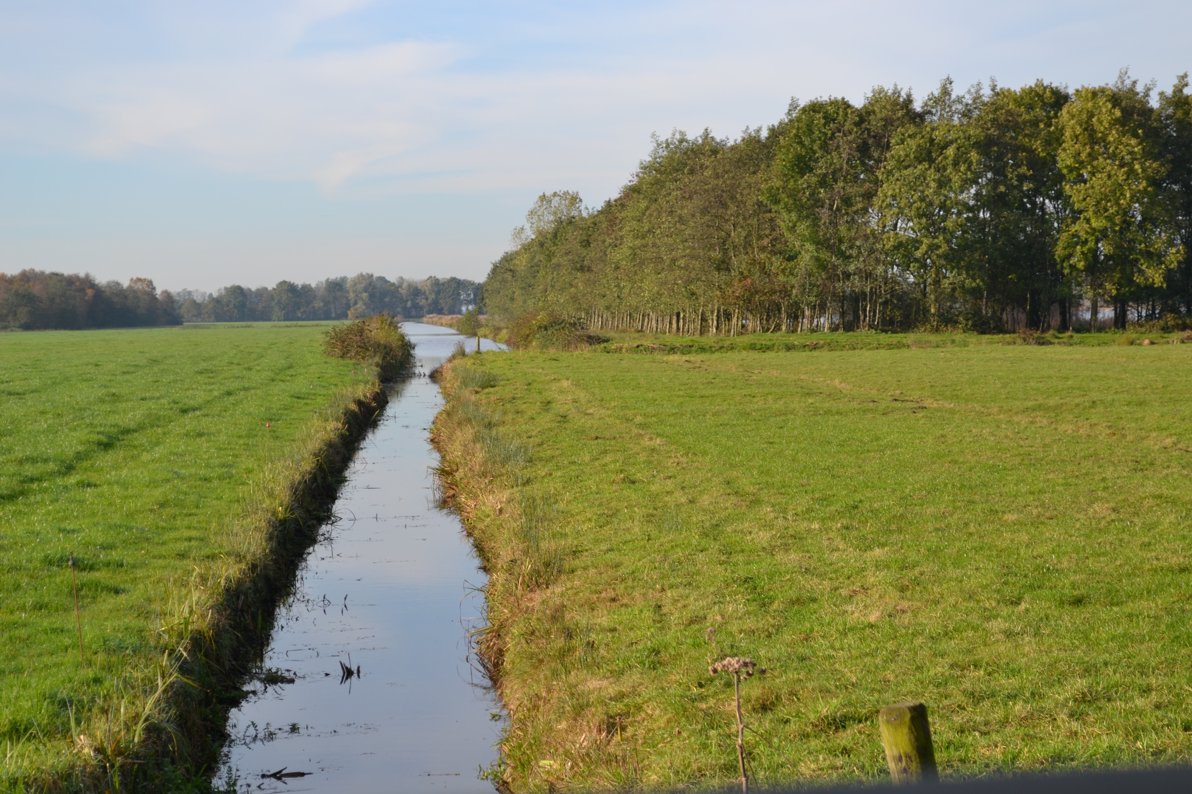 Vrijstaande hoekwoning aan twee kanten water, Eiland Rusk